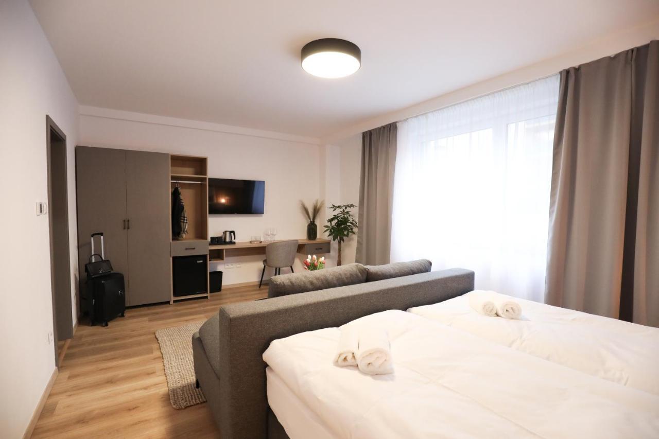 Dubno Eat & Sleep Hotel Nová Dubnica Екстериор снимка