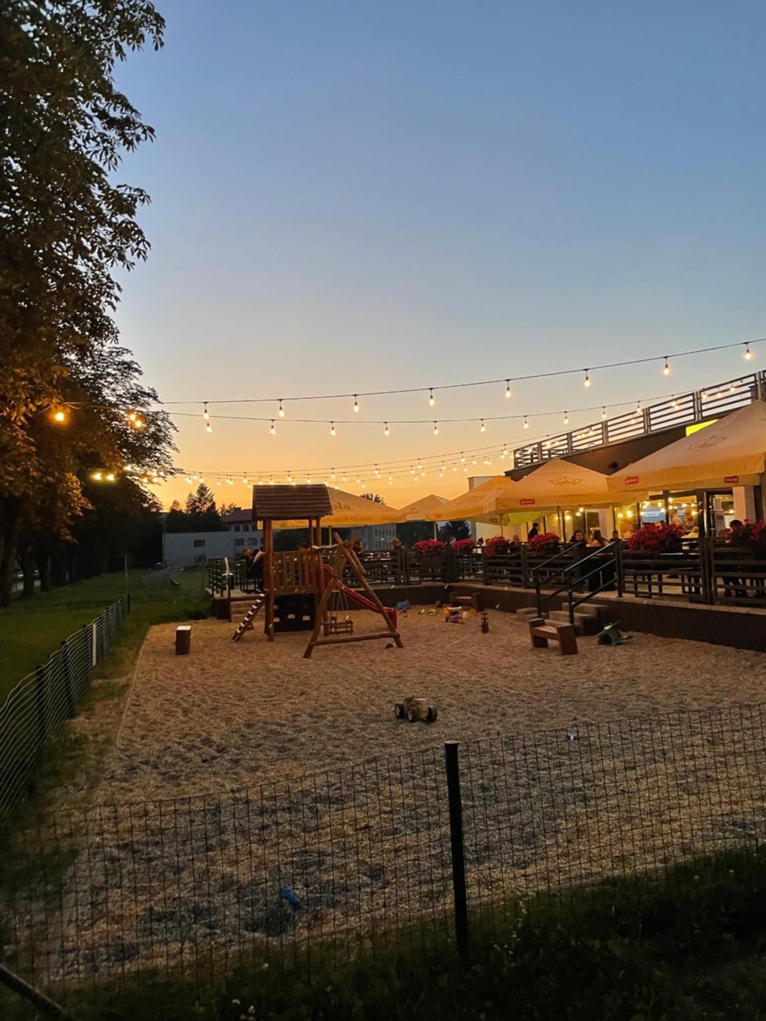 Dubno Eat & Sleep Hotel Nová Dubnica Екстериор снимка
