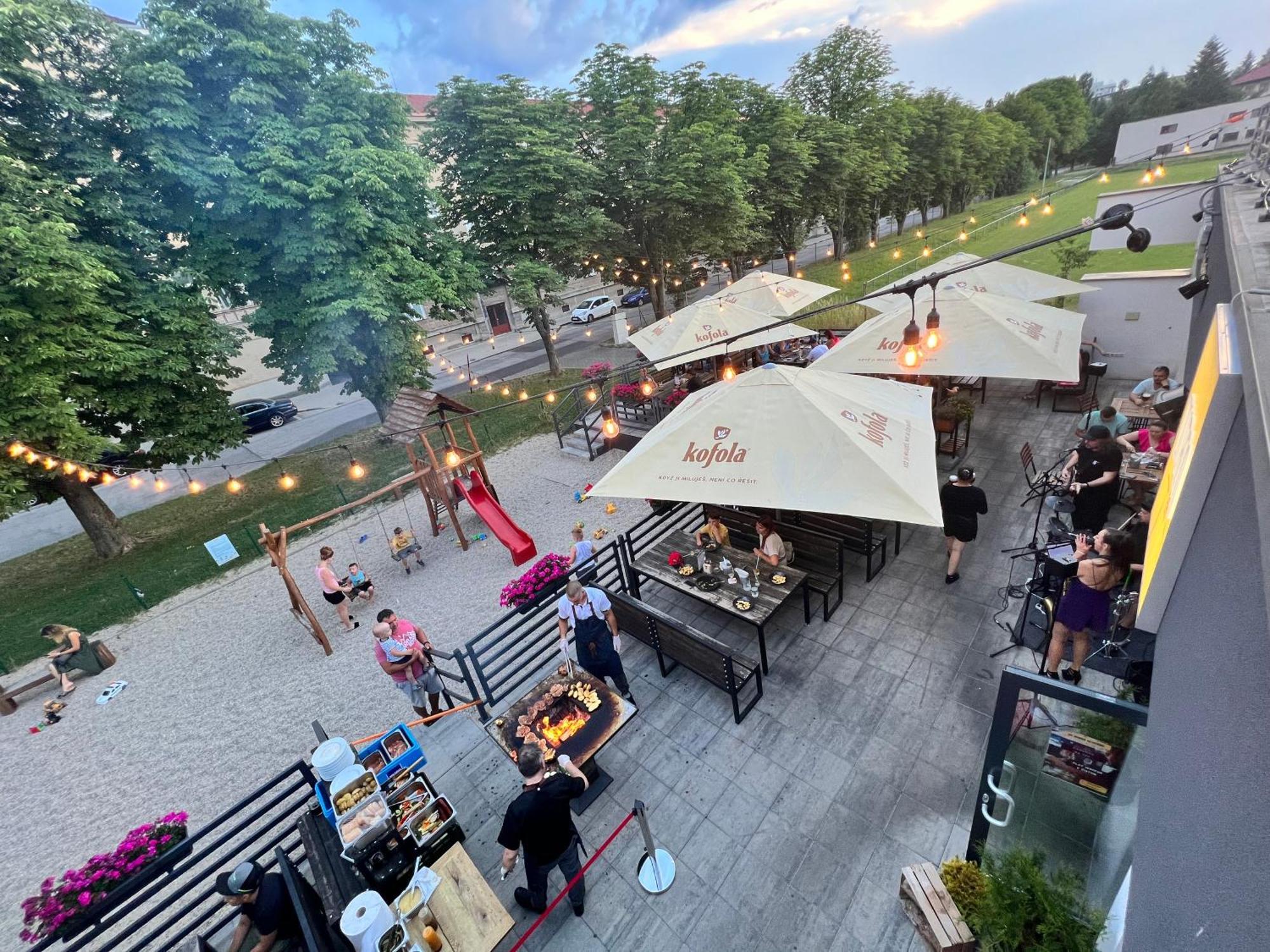 Dubno Eat & Sleep Hotel Nová Dubnica Екстериор снимка